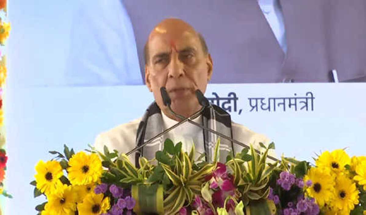 गरीबों के कल्याण के लिए मध्यप्रदेश सरकार कर रही है बेहतर कार्य : राजनाथ